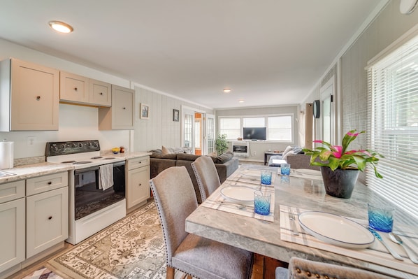 Riddlesburg Vacation Rental | 1BR | 1BA | 880 Sq Ft | 4 Steps to Enter
