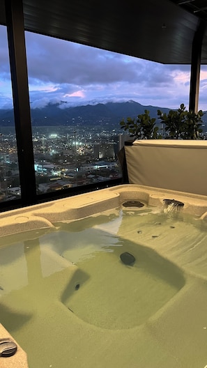 屋外スパ浴槽