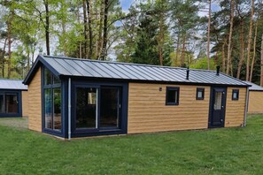 Stugans exteriör [sommar]