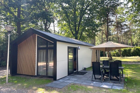 Stugans exteriör [sommar]