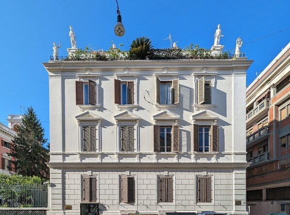 The building was built in 1915