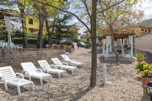 Outdoor Furniture, Shade, Balcony, Yard, Fence, Chair, Houseplant, Flowerpot, Courtyard, Home Fencing