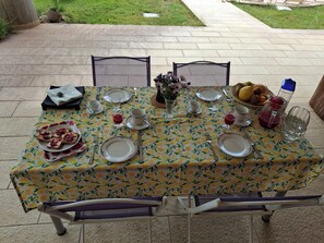 Outdoor dining