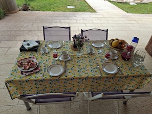 Outdoor dining