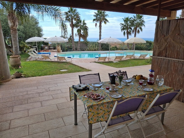Outdoor dining