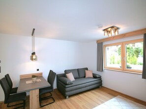 Interior Design, Möbel, Flooring, Holz, Decke, Fussboden, Zimmer, Couch, Wohnung, Wohnzimmer