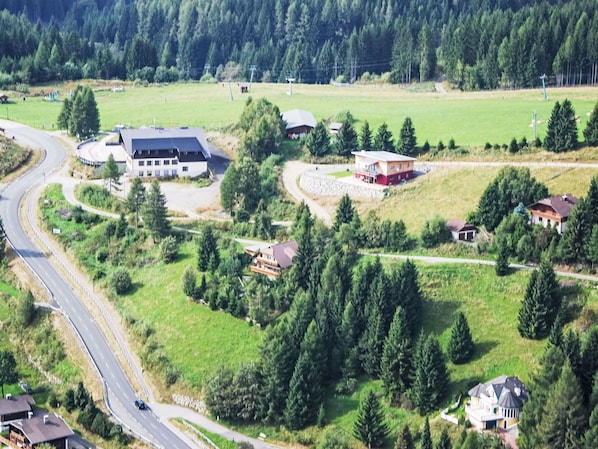 Arbre, Montagnes, Paysage, Maison, Station De Montagne, Zone Rurale, Village, Forêt, Pente, Vallée