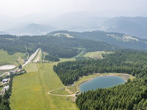 Hochland, Landschaft, Einfach, Luftaufnahmen, Bergstation, Vogelperspektive, Wiese, Teich, Weide, Reservoir
