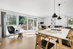 Spielezimmer