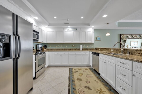 Fully equipped kitchen