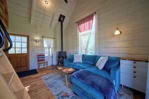 Living room with fireplace and great Mountain Views