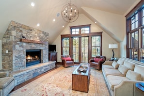 12 Trails Edge - Unit 5 - By Curate Telluride- living room