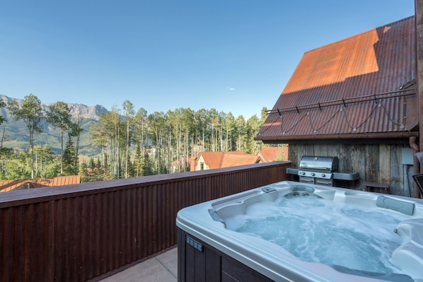 12 Trails Edge - Unit 5 - By Curate Telluride- Private hot tub