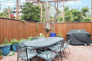 232 Claressa – Outdoor Dining and BBQ