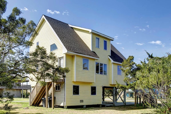 Goodnight Moon | Exterior Back