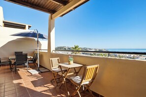 P15 - Lounge Terrace