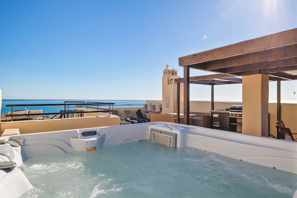 P21 - Roof Terrace Jacuzzi