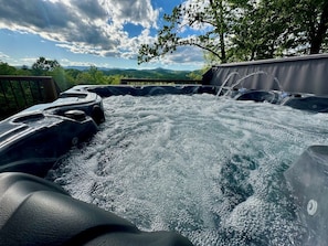 7-seat bromine hot tub with amazing views.