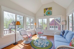 Living Room | Free WiFi | Central A/C & Heating