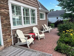 Front porch seating 