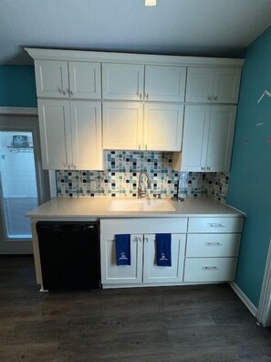 Fully stocked kitchen for all of your cooking needs!