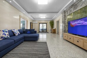 Cozy 3BR2A Home in Central Location w/Private Pool (27802)