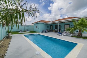 Cozy 3BR2A Home in Central Location w/Private Pool (27794)