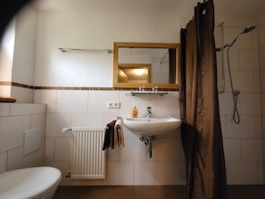 Nr 5 Doppelzimmer - 1-2 Personen, Dusche/WC-Bad Nr. 5