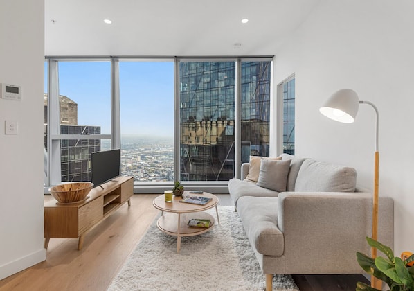 Open plan living area with amazing views of the CBD