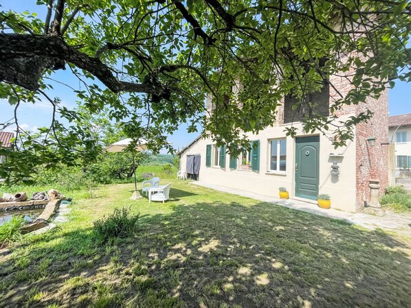 Home, Apartment, Balcony, Estate, Shade, Villa, Eco Hotel, Porch, Landscaping, Mansion