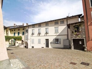 Home, Apartment, Balcony, Estate, Shade, Villa, Eco Hotel, Porch, Landscaping, Mansion
