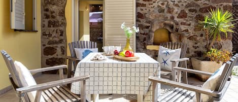 Hjem, Lejlighed, Altan, Estate, Skygge, Villa, Eco Hotel, Veranda, Landscaping, Mansion