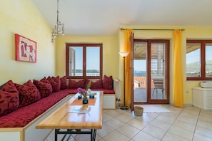 Living room & balcony