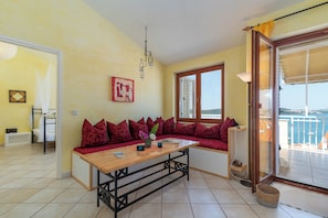 Living room & balcony