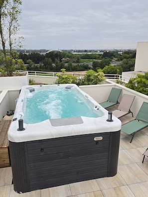 Bain à remous extérieur
