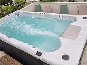 Bain à remous extérieur
