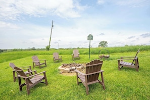 Swap stories & roast marshmallows under the open sky around the firepit