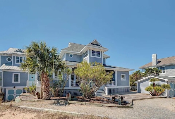 SUMMERSALT AT 22 LAUGHING GULL TRAIL