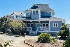 SUMMERSALT AT 22 LAUGHING GULL TRAIL