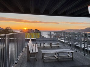 Rooftop terrace with sun from sunrise at 04 until 23 / 11pm