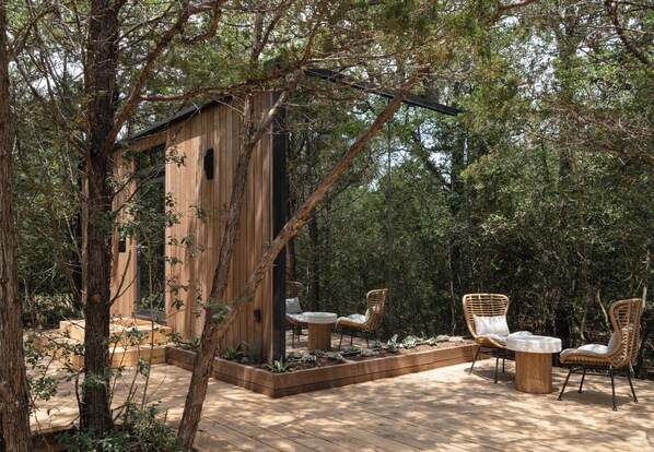 The Hideaway ÖÖD Mirror House at Lake Bastrop South Shore Park