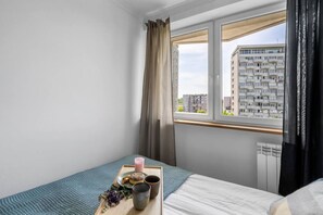 Bedroom with Queen Bed | Book Now with RENTUJEMY.COM