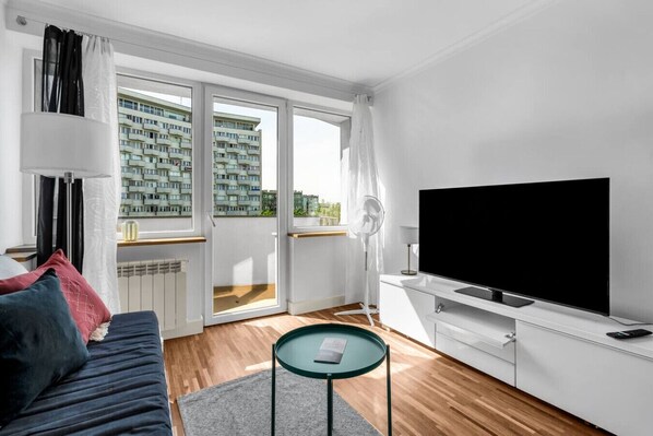 Living Room with Sofa Bed, Smart TV and Dining Table | Book Now with RENTUJEMY.COM