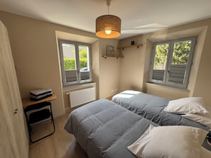 RDC - Chambre 2 (possibilité d'un lit double de 180 x 200)