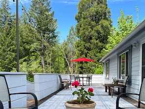 Large Outdoor Deck w/Plenty of Seating