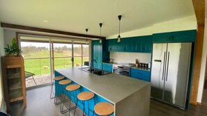 Kitchen & Dining