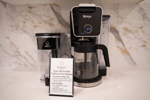 Kaffe og/eller kaffemaskine
