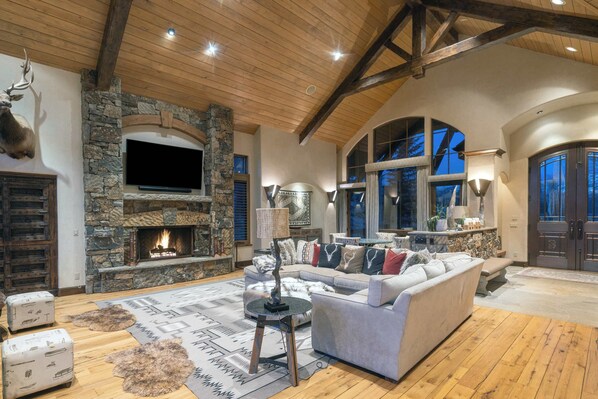 Living room 1: Main floor, gas fireplace, Smart TV, front and back deck access, wet bar, wine fridge