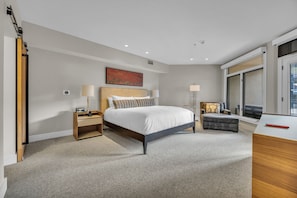 Bedroom 2: King bed, upper floor, Smart TV, en-suite bathroom, patio access