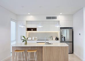 Full Kitchen (1)